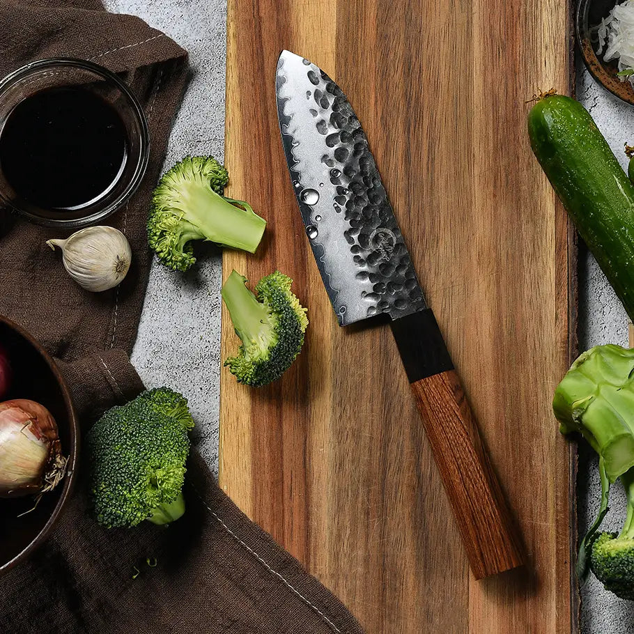 Couteau japonais Santoku en acier Damas forgé à la main - Manche en bois Mkuruti et ébène