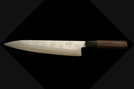 Test de performance : un gyuto japonais contre un chef's knife allemand – lequel gagne ?